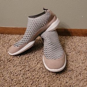 Leather and mesh Jambu size 8.5 running shoes